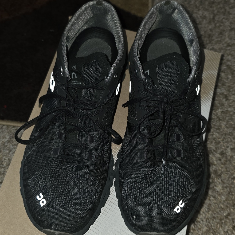 On Cloud Running Shoes Size 9